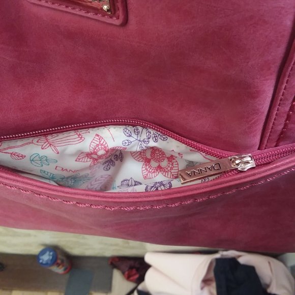 Danna Pink floral purse Faux leather. - Picture 8 of 13